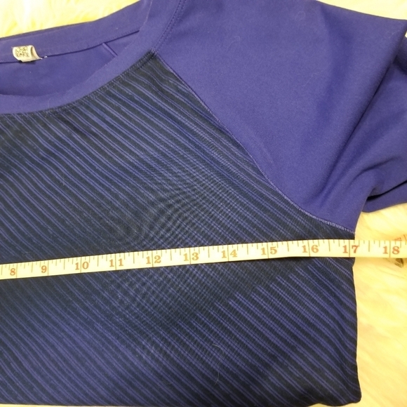 UNDER ARMOUR ColdGear Raglan Scuba Sweatshirt Blue Abstract Women Sz XS Athletic - Picture 9 of 11